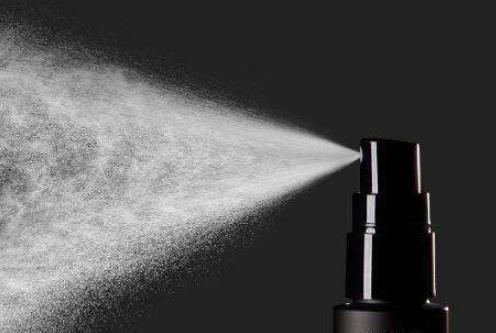 定妝噴霧真的能定妝嗎 定妝噴霧和散粉哪個好