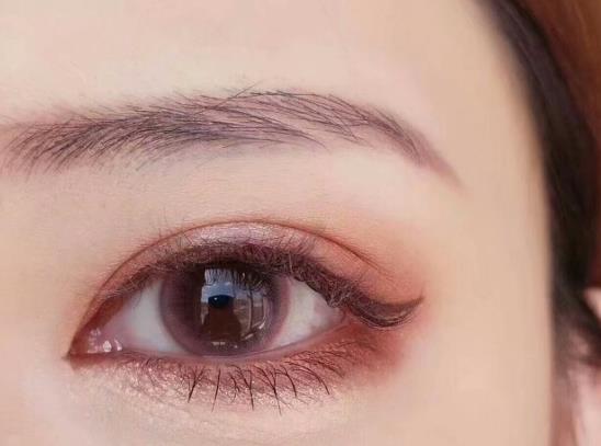 美瞳戴反了會(huì)不會(huì)有什么影響?為什么美瞳戴一會(huì)就模糊了?