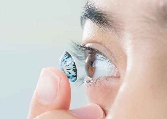 怎么選擇適合自己直徑的美瞳?隱形眼鏡滑片了取不出來怎么辦