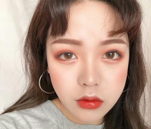 美瞳度數和近視眼鏡度數一樣嗎?戴美瞳滑片怎么辦?