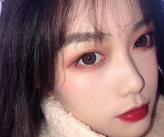 在外面美瞳掉出來了怎么辦?什么情況下美瞳會掉出來