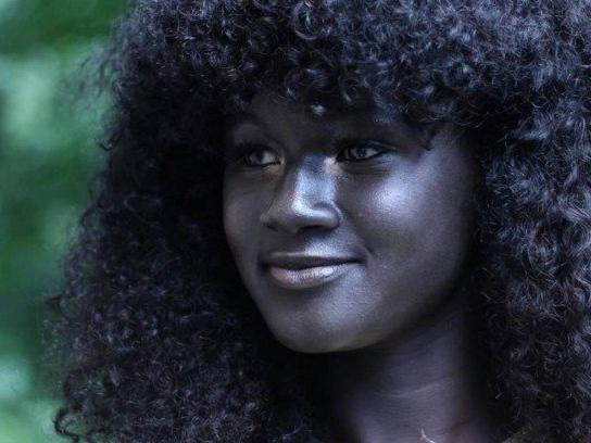 世界上最黑的女人Khoudia Diop,黑到夜晚能隱身!