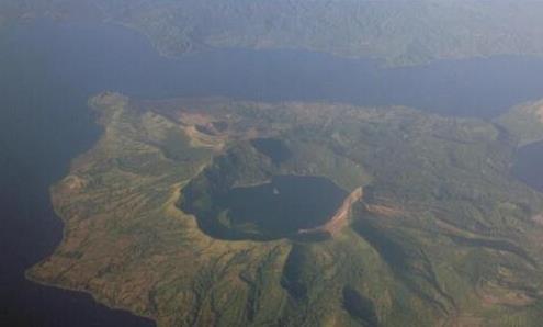 世界上最矮的活火山,塔爾火山相對高度僅200米