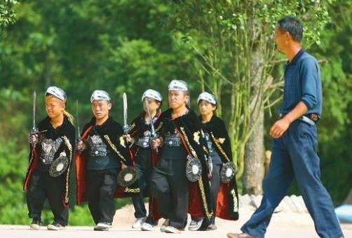 世界上最矮小的民族,非洲袖珍民族平均身高1米3