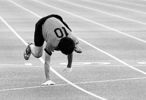 日本選手伊藤健一用四肢跑百米，17秒47創新吉尼斯世界紀錄