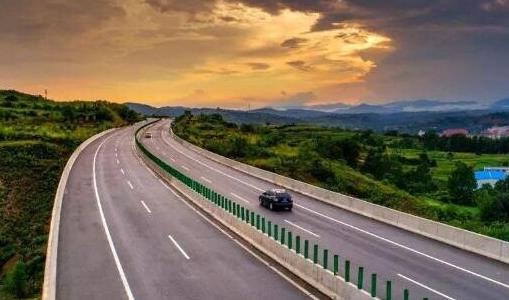 世界上第一條高速公路 希特勒領(lǐng)導(dǎo)建立了第一條高速路