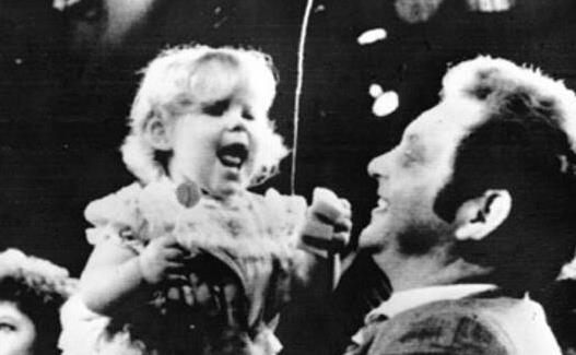 世界上第一個(gè)試管嬰兒 路易絲·布朗1978年誕生于英國