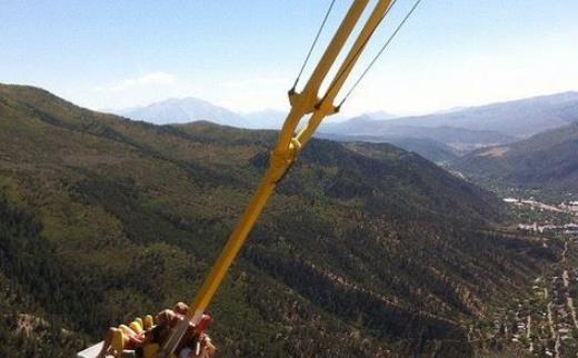 世界上最危險的游樂設(shè)施 死亡秋千建在高達400米的懸崖邊