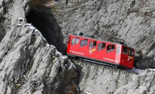 世界上最陡峭的鐵路 皮拉圖斯齒軌登山鐵路48度的最大上升傾角