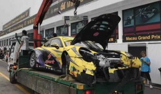 世界上最貴的車禍 奔馳玩出兩秒上億超豪華車禍
