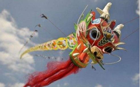 世界上最大的風箏 長達八公里的巨龍