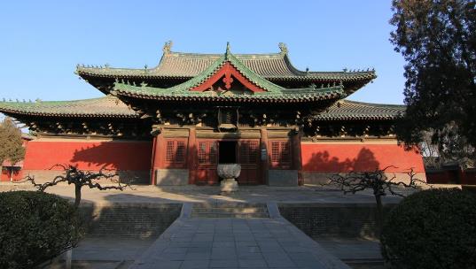 中國唯一的十字形大佛殿 公元586年建立的隆興寺