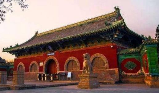 中國唯一的十字形大佛殿 公元586年建立的隆興寺