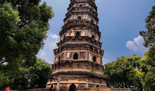 中國(guó)傾斜度最大的磚塔 虎丘塔斜度2゜40’