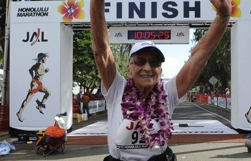 世界跑完馬拉松最老的女人 92歲高齡格拉迪斯博樂以9小時53分16秒跑完