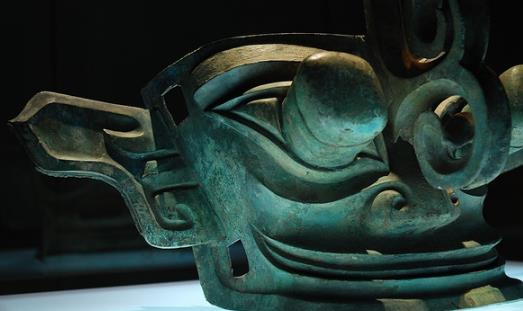 中國最大的青銅人面像 三星堆人面像耳寬134厘米額寬70厘米