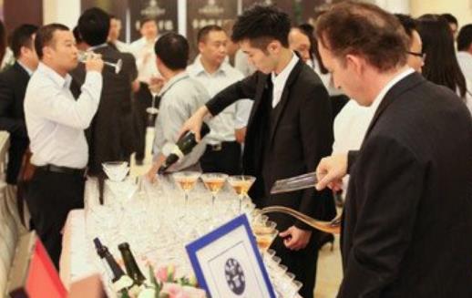 世界上最貴的雞尾酒 卡拉布雷斯調(diào)酒5.5萬元人民幣一杯