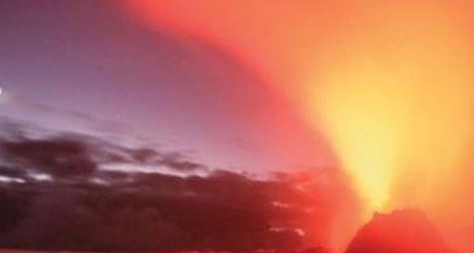 地球第一大火山 冒納羅亞火山每3年噴發(fā)一次至少噴發(fā)70萬(wàn)年