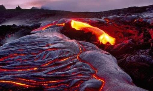 地球第一大火山 冒納羅亞火山每3年噴發(fā)一次至少噴發(fā)70萬(wàn)年