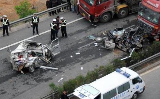 中國最危險的公路 蘭新公路一年三十起車禍事件