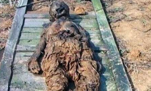 世界上第一個雙性人零口姑娘 因變異人身份被部落殘忍處死