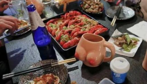 世界首家性主題餐廳 Funny Sex會提供充氣娃娃作陪