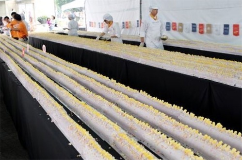 世界上最長卷蛋糕 香格里拉遠東國際大飯店做出268.69米卷蛋糕