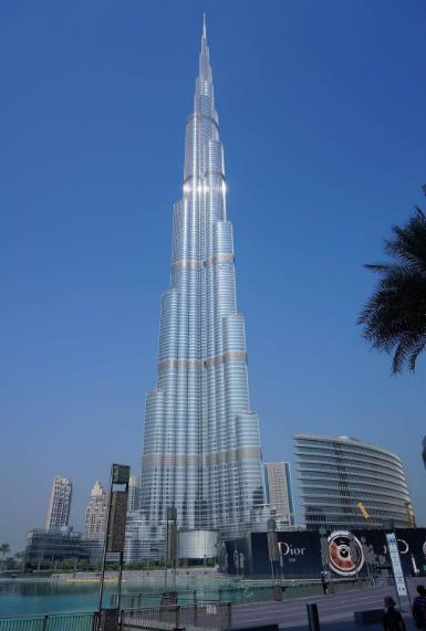 世界上最高的建筑 哈利法塔高828米 樓層總數162層