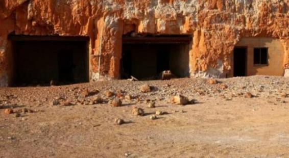 地球上唯一地下小鎮(zhèn) 地面溫度達(dá)50℃ 白天挖寶石晚上享受生活