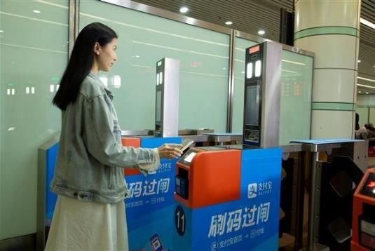 全國首例:廣深鐵路刷支付寶直接坐火車 附支付寶春運回家攻略