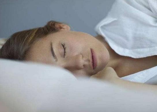 白天總犯困是得了睡眠疾病嗎?睡覺時注意力放哪容易入睡