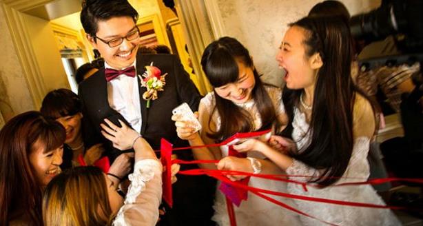 結(jié)婚堵門整新郎招數(shù) 結(jié)婚堵門游戲問題攻略 調(diào)節(jié)氣氛的重點