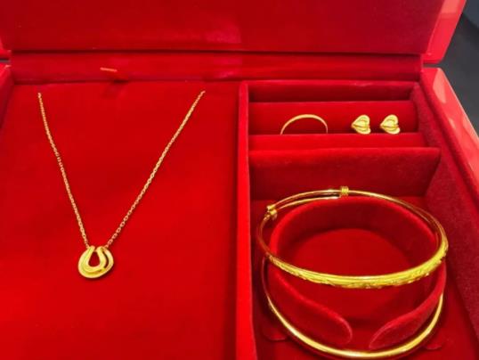 買了三金還要買鉆戒嗎?結(jié)婚三金買金條屬于共同財(cái)產(chǎn)還是個(gè)人財(cái)產(chǎn)