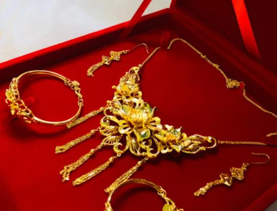 買了三金還要買鉆戒嗎?結(jié)婚三金買金條屬于共同財(cái)產(chǎn)還是個(gè)人財(cái)產(chǎn)
