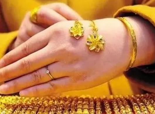 結(jié)婚三金買日常戴的還是買壓箱底的?結(jié)婚買三金好還是折現(xiàn)好