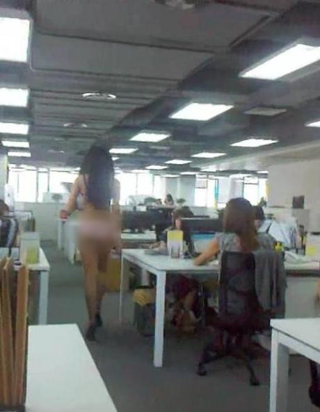 內衣上班姐的內衣門事件:噴血內衣上班姐爆紅網絡