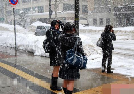 日本女人冬天穿裙子不冷嗎?揭秘日本女人為啥一年四季都穿裙子