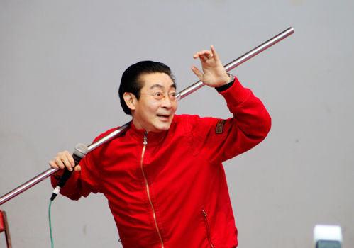 藝術家六小齡童被去世,微博轉發笑臉辟謠現身澄清公布造謠者QQ