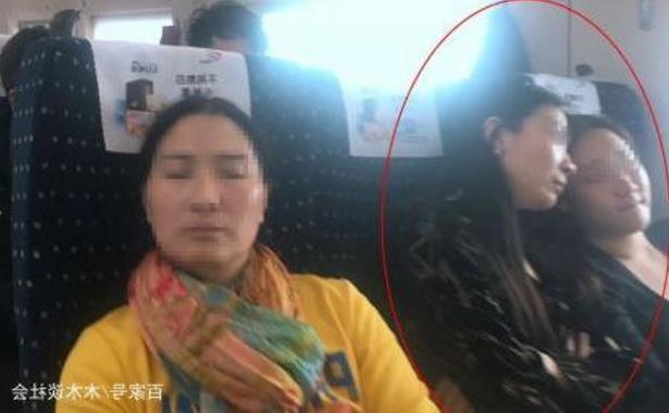 大媽高鐵午休被頭上的“腳臭”熏醒,怒找其理論,竟是兩位美女