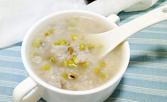 很多女性想知道怎么護(hù)膚 夏季女性的保健食品