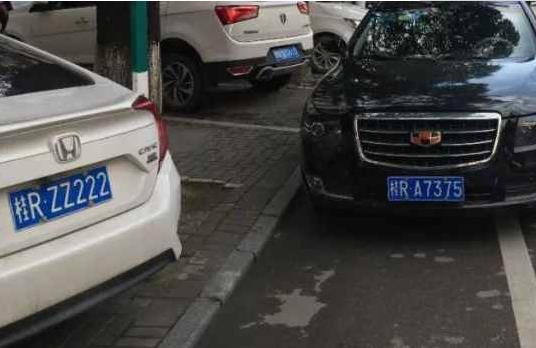 進京證必須放在車窗前嗎?進京證放在駕駛室的左側還是右側?
