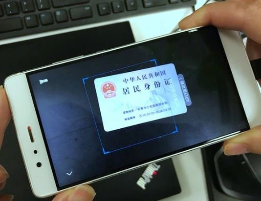 辦臨時(shí)身份證是當(dāng)場(chǎng)給嗎?掛耳染可以拍身份證嗎