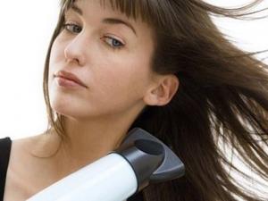 如何使用電吹風做造型？電吹風使用注意事項