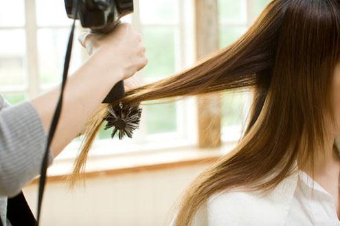 頭發(fā)護(hù)理:正確使用電吹風(fēng),吹出好發(fā)質(zhì)