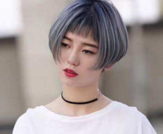 剪短發后面容易翹是為什么?發量多剪短發好看嗎