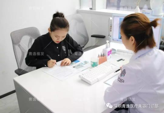 青逸植發(fā)醫(yī)院眾多醫(yī)生跟專家一同見證青逸咨詢助理唯唯的完美蛻變