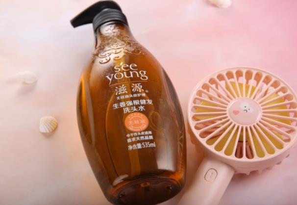 哪種洗發(fā)水好 學(xué)戚薇任性扎丸子頭少不了滋源