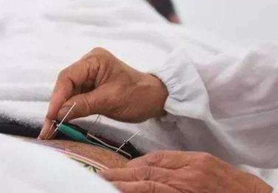 男性腰疼難耐家人很擔心 推薦4種治療男人腰疼的方法