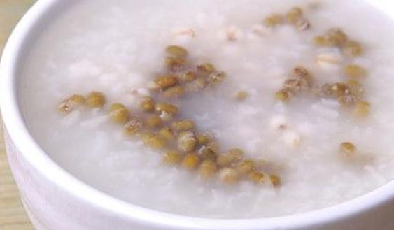 男性擁有一個好的睡眠是非常重要的 推薦五款食譜有效治療失眠