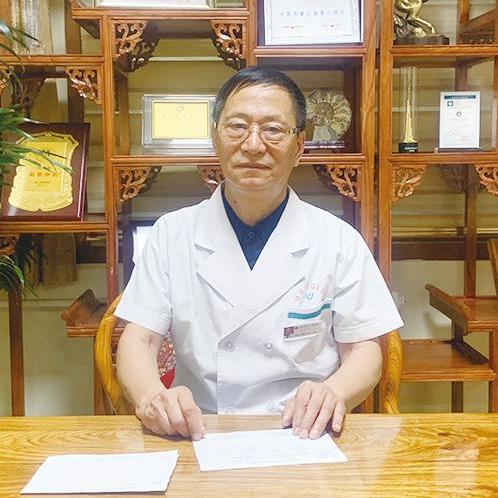 北京安定門中醫醫院劉學謙說:男性肺癌患者的復發高峰